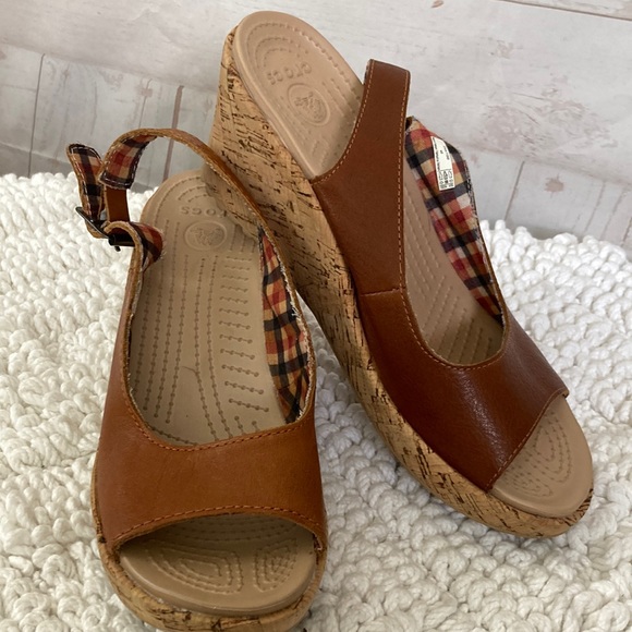 Crocs Size 8 Woman’s Brown Cork Wedge Sandals 11848